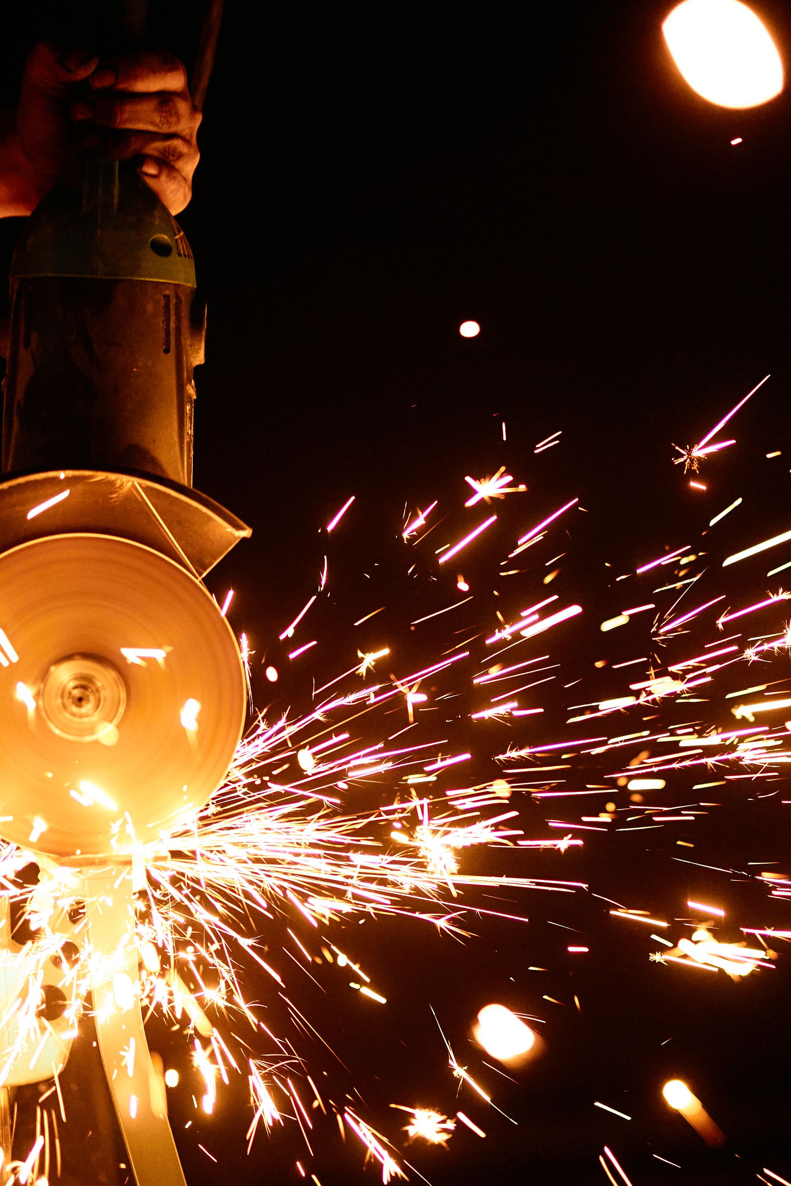 Edge profiling with an angle grinder